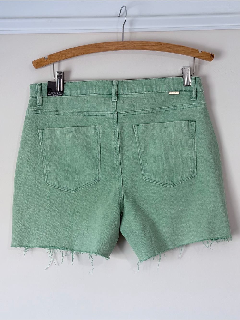Tractr Green High-Rise Button-Front Frayed Hem Denim Shorts - Picture 5 of 10
